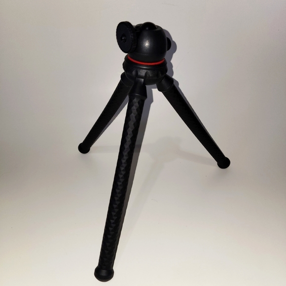 Mpow Flexible Phone Tripod with Bluetooth Remote Shutter - Picture 4 of 8